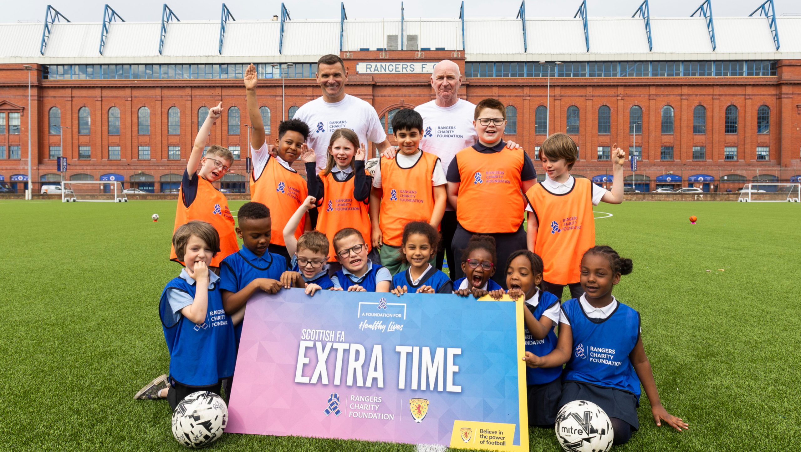Lee McCulloch and John Brown Meet Ibrox Primary Pupils at Foundation's Extra Time Programme